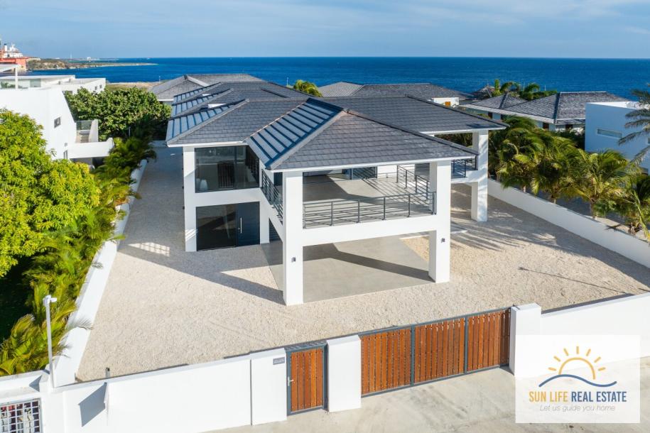 Newly Built and Modern Villa with Sea View for Sale in Vista Royal-4