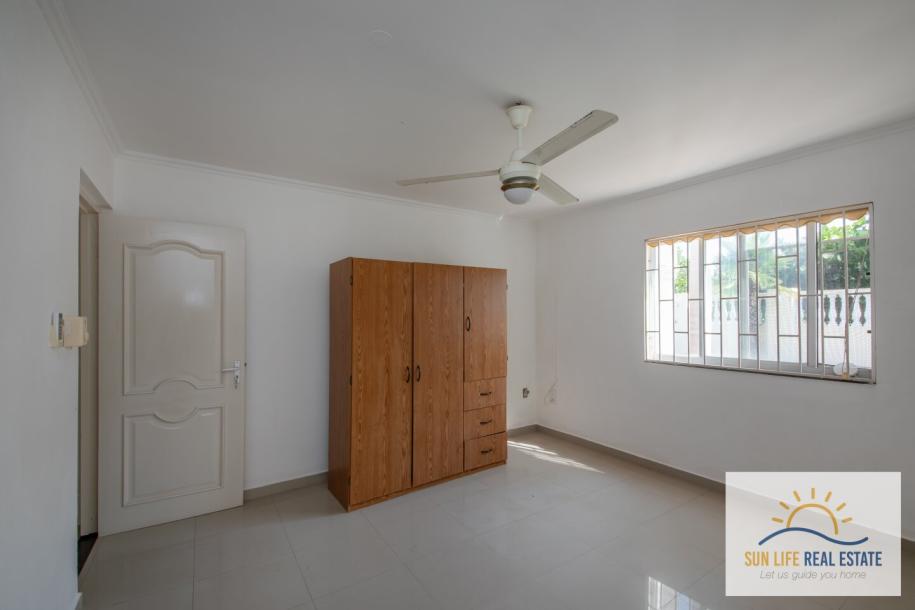 Exclusive and Spacious Residence at Villapark Zuurzak For Sale-35