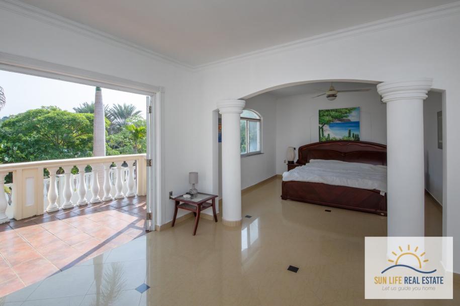 Exclusive and Spacious Residence at Villapark Zuurzak For Sale-31