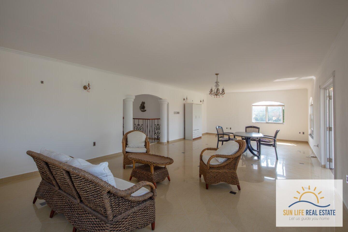 Exclusive and Spacious Residence at Villapark Zuurzak For Sale