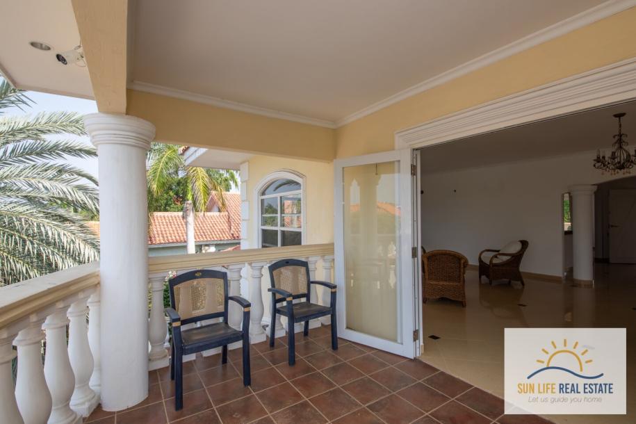 Exclusive and Spacious Residence at Villapark Zuurzak For Sale-12