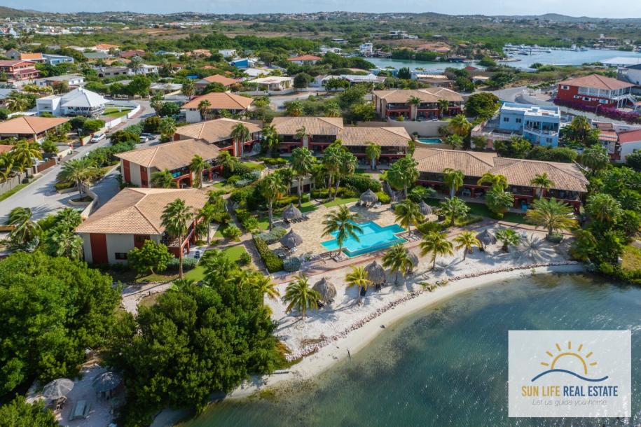 Exclusive Waterfront Apartment with Private Beach Access for Sale in Spanish Water Resort-39