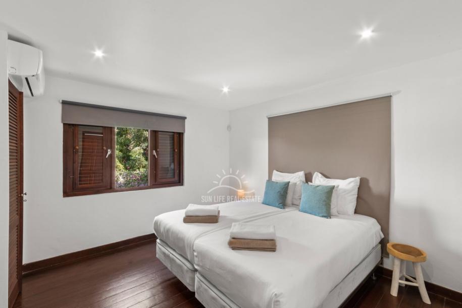 Stunning Villa with Modern Comfort and Natural Charm in Vista Royal-44