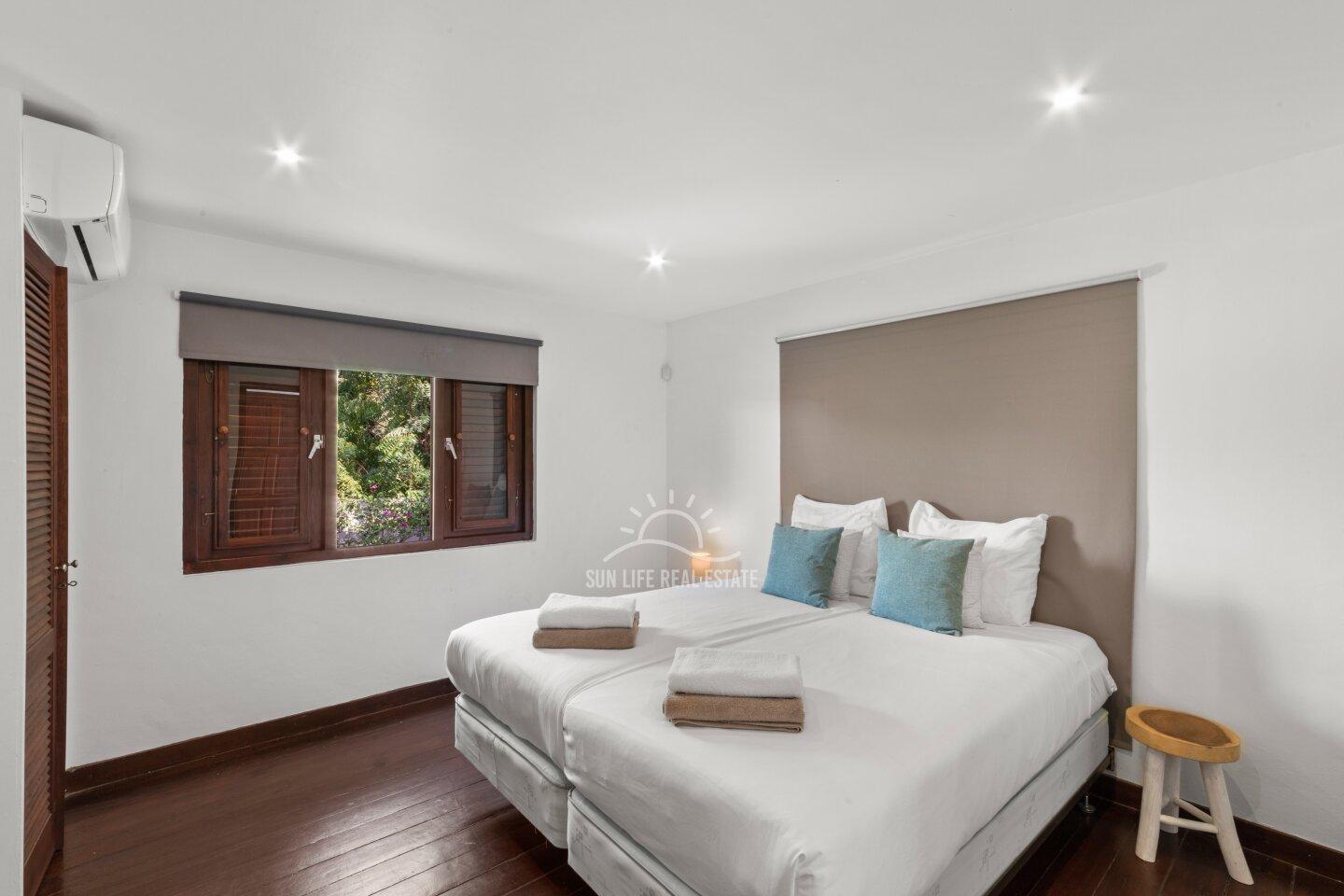 Stunning Villa with Modern Comfort and Natural Charm in Vista Royal