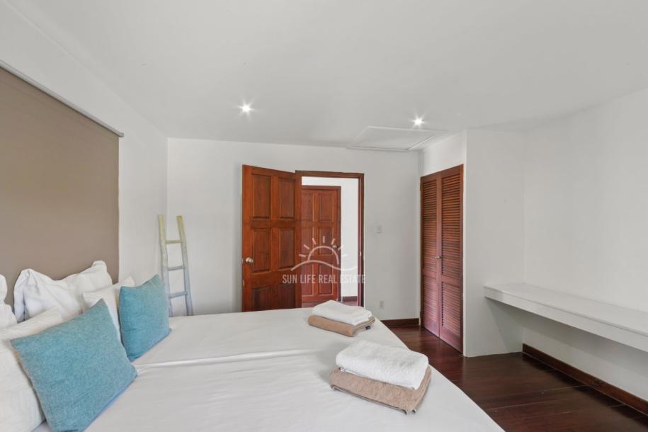 Stunning Villa with Modern Comfort and Natural Charm in Vista Royal-43