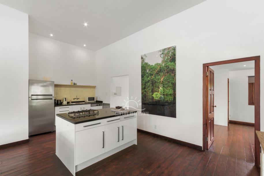 Stunning Villa with Modern Comfort and Natural Charm in Vista Royal-42