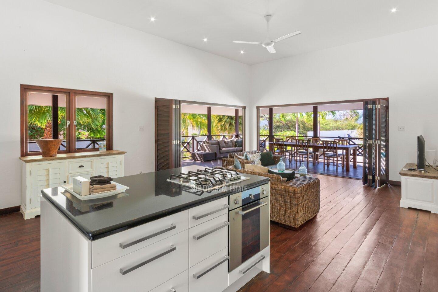 Stunning Villa with Modern Comfort and Natural Charm in Vista Royal