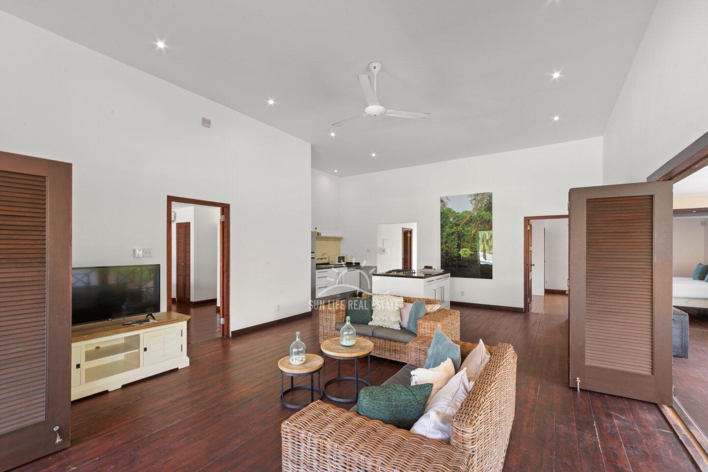 Stunning Villa with Modern Comfort and Natural Charm in Vista Royal