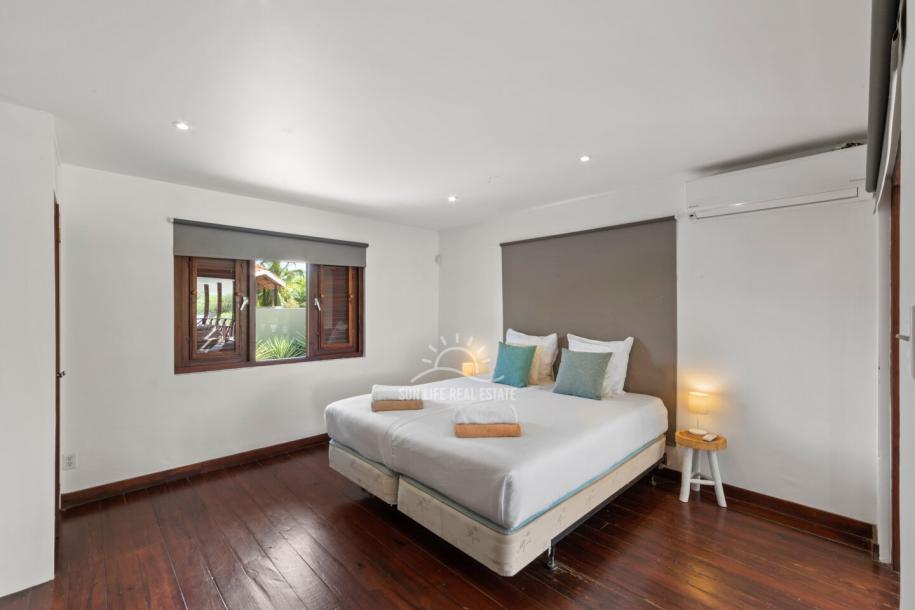 Stunning Villa with Modern Comfort and Natural Charm in Vista Royal-35