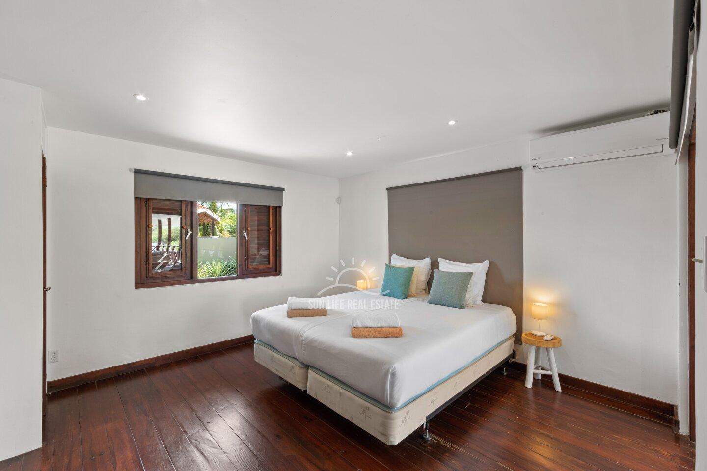 Stunning Villa with Modern Comfort and Natural Charm in Vista Royal