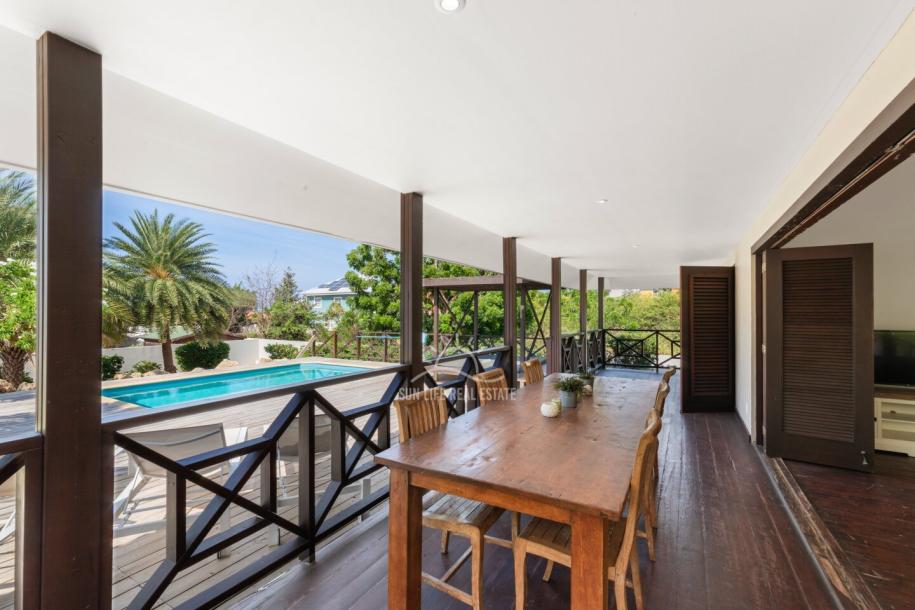 Stunning Villa with Modern Comfort and Natural Charm in Vista Royal-31