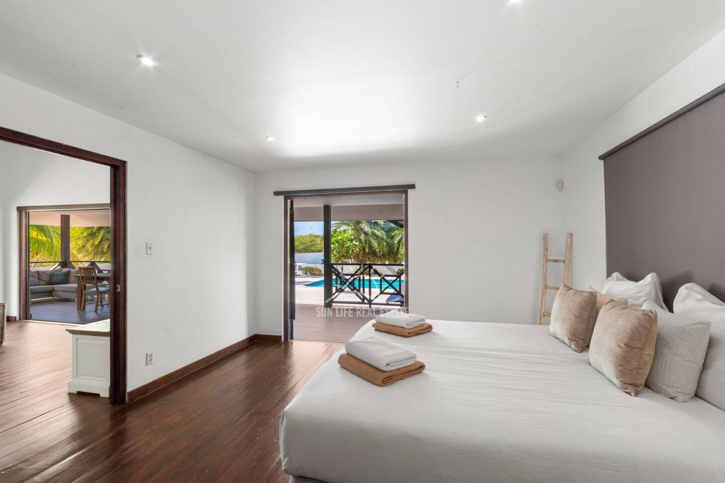 Stunning Villa with Modern Comfort and Natural Charm in Vista Royal