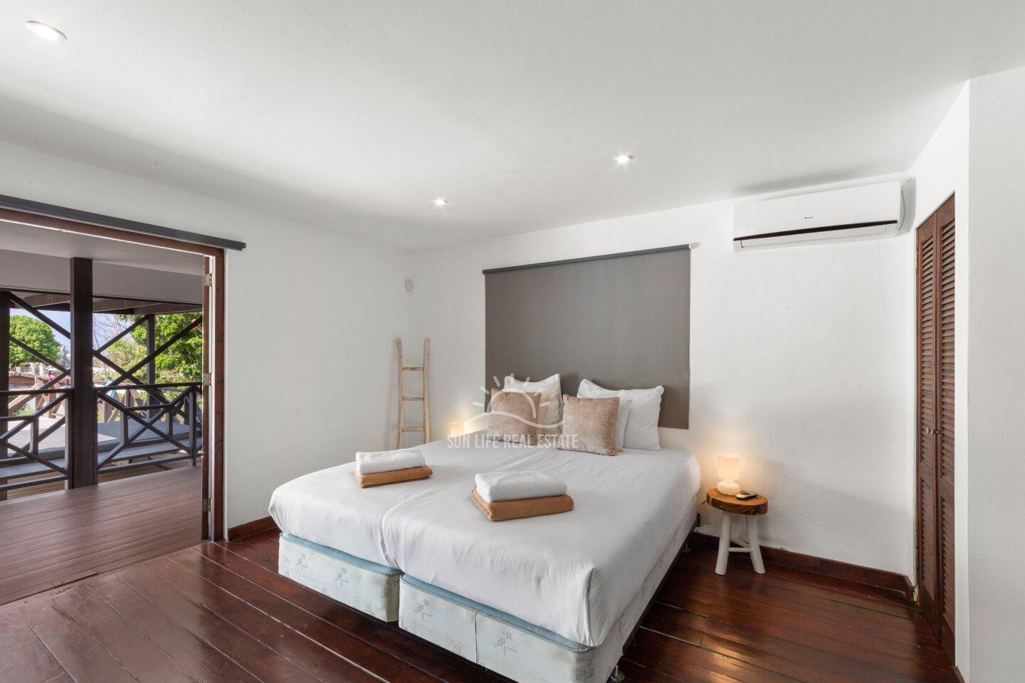 Stunning Villa with Modern Comfort and Natural Charm in Vista Royal