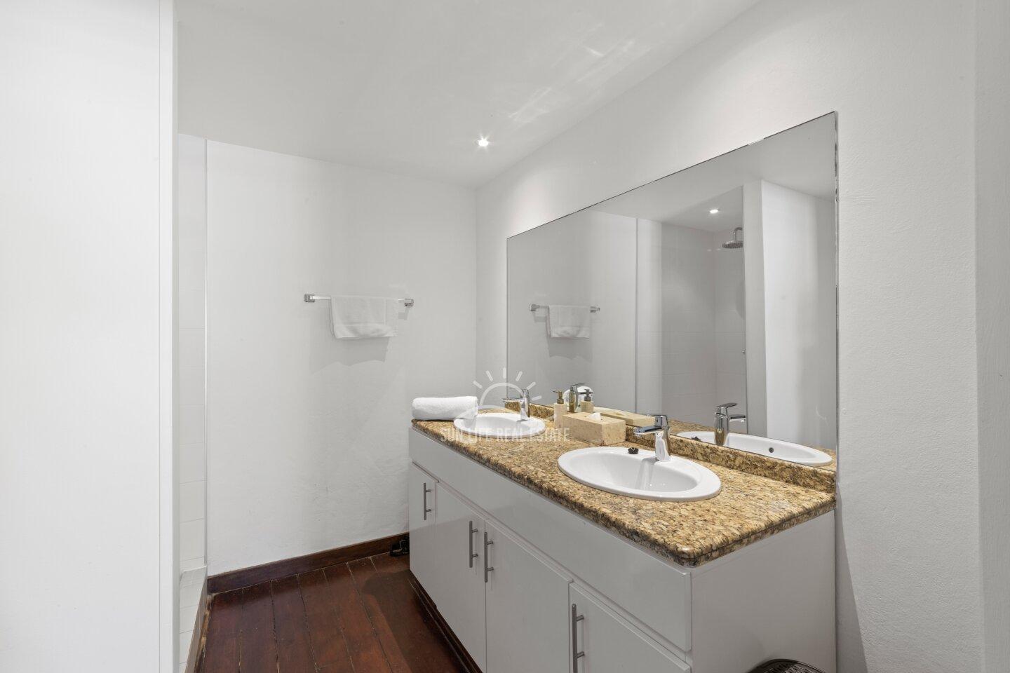 Stunning Villa with Modern Comfort and Natural Charm in Vista Royal