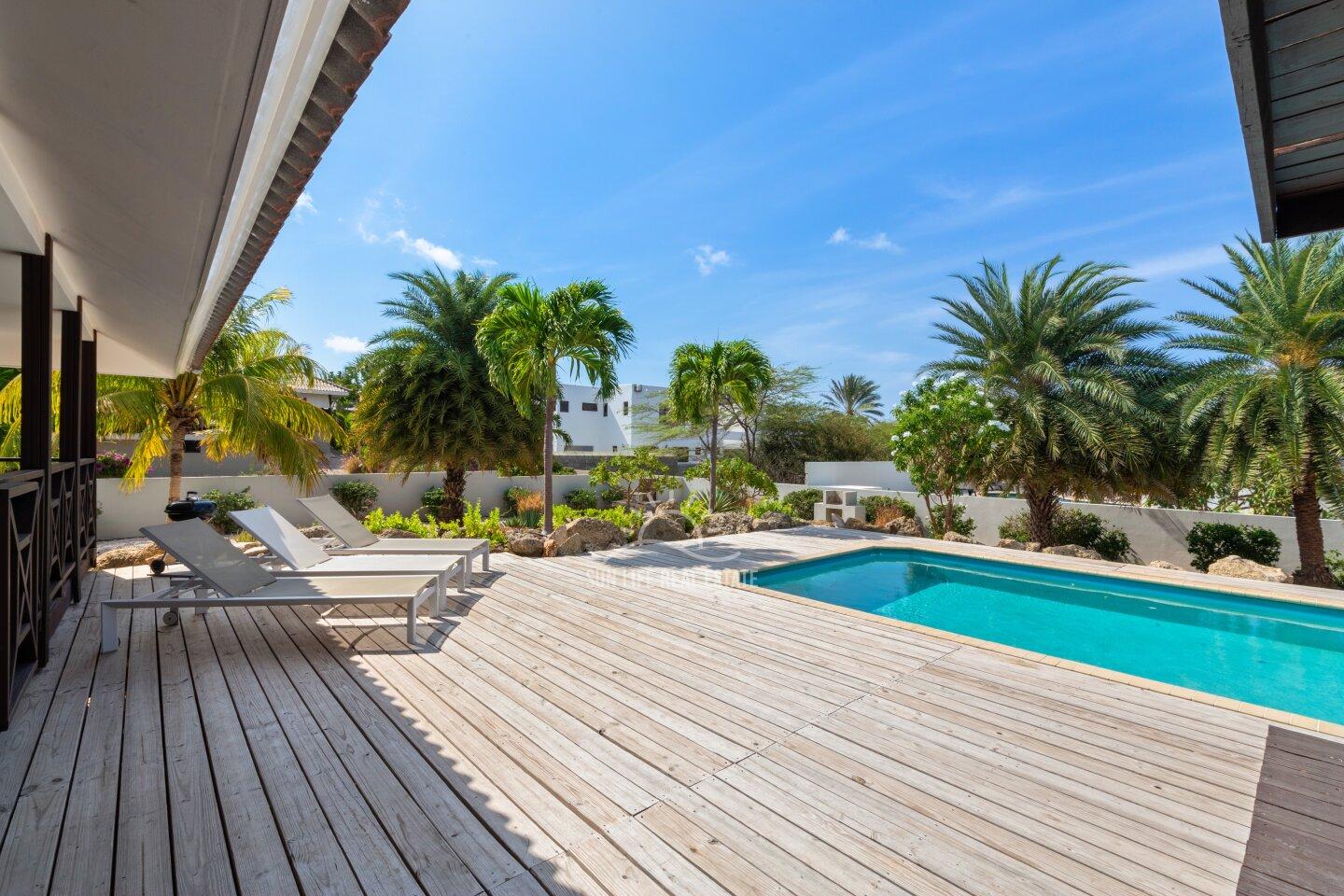 Stunning Villa with Modern Comfort and Natural Charm in Vista Royal