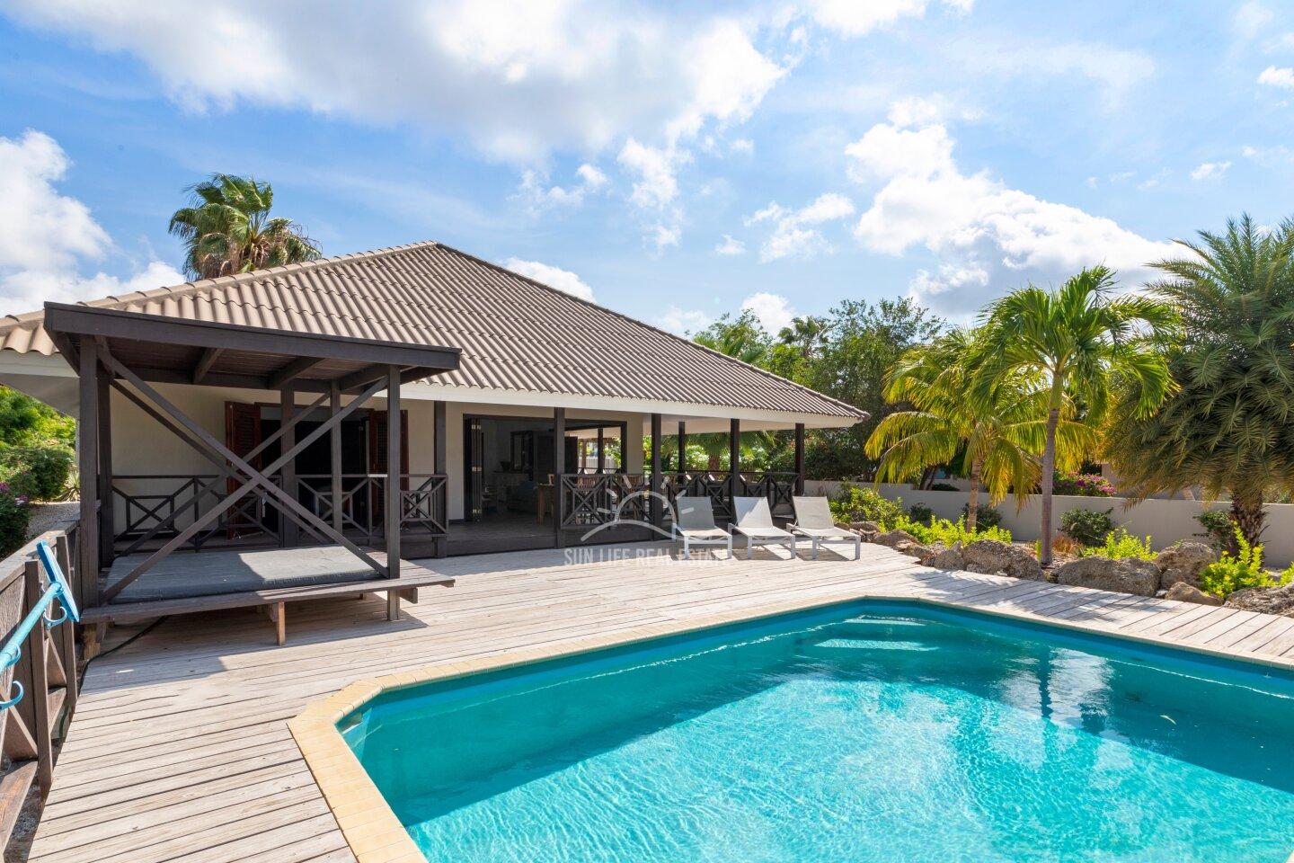 Stunning Villa with Modern Comfort and Natural Charm in Vista Royal