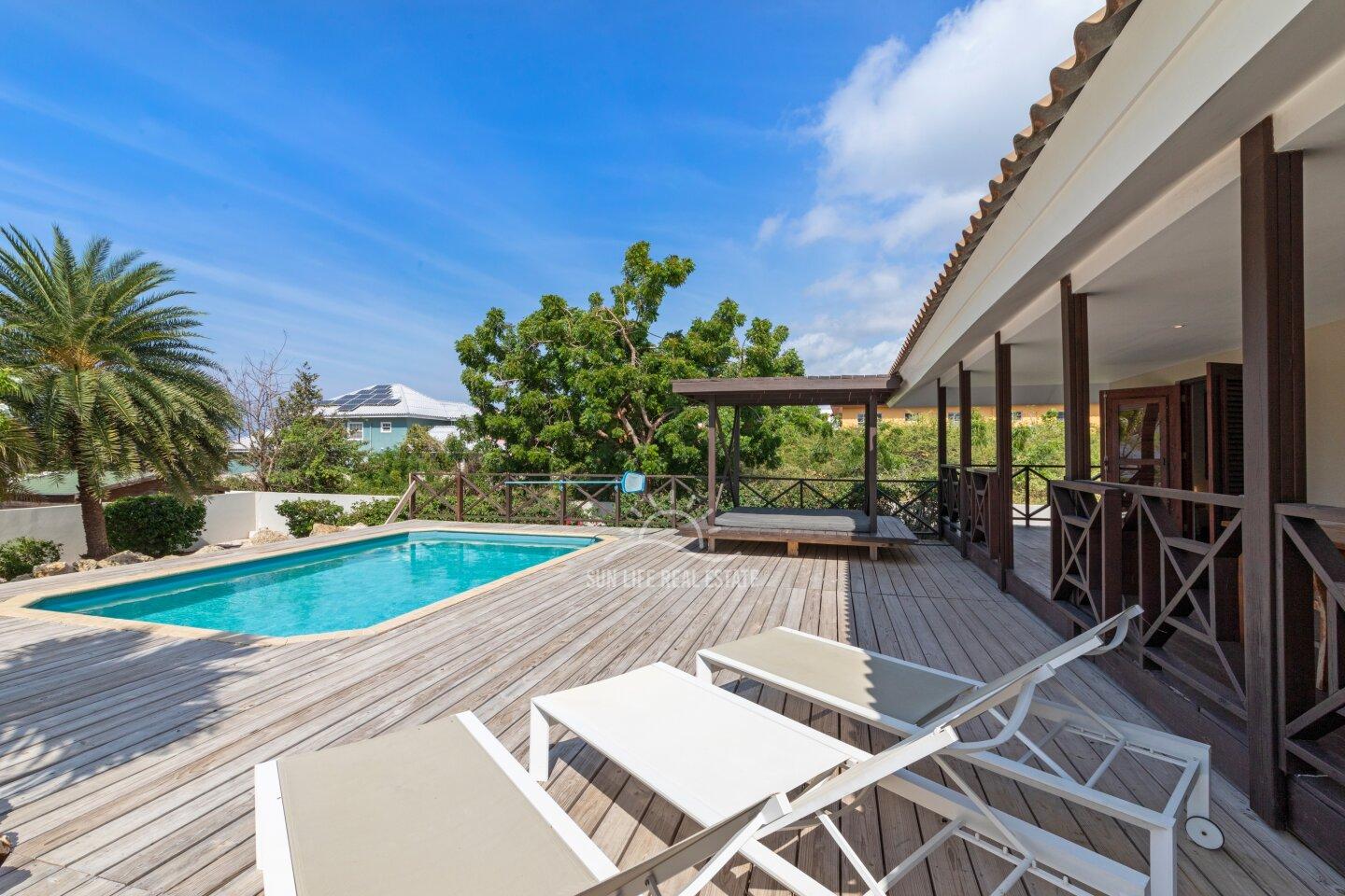 Stunning Villa with Modern Comfort and Natural Charm in Vista Royal