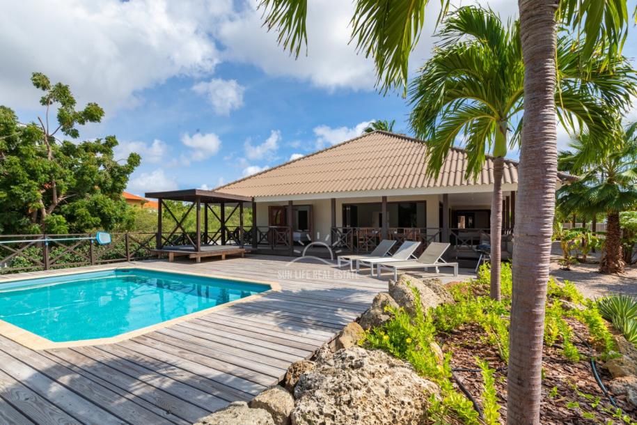 Stunning Villa with Modern Comfort and Natural Charm in Vista Royal-19