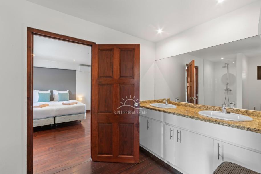 Stunning Villa with Modern Comfort and Natural Charm in Vista Royal-18