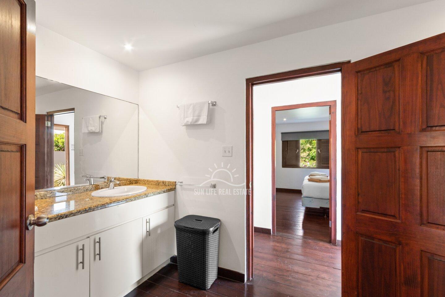 Stunning Villa with Modern Comfort and Natural Charm in Vista Royal