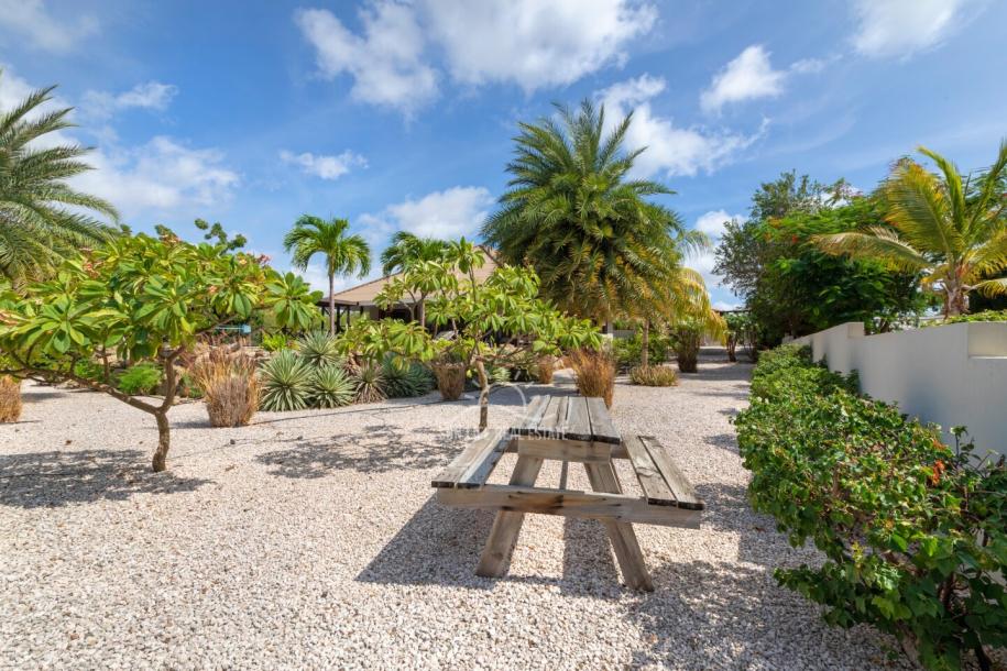 Stunning Villa with Modern Comfort and Natural Charm in Vista Royal-15