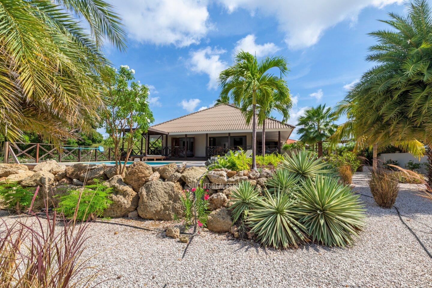 Stunning Villa with Modern Comfort and Natural Charm in Vista Royal