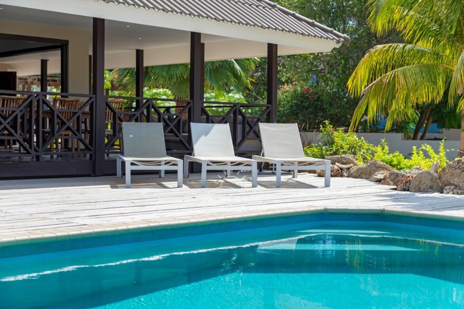 Stunning Villa with Modern Comfort and Natural Charm in Vista Royal-11