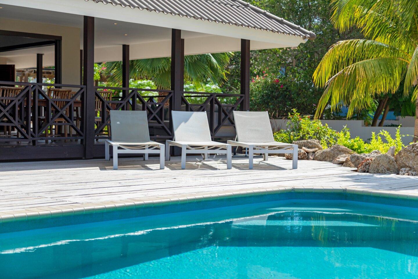 Stunning Villa with Modern Comfort and Natural Charm in Vista Royal