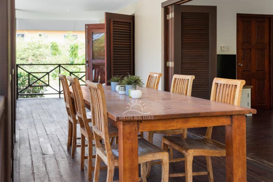 Stunning Villa with Modern Comfort and Natural Charm in Vista Royal-10