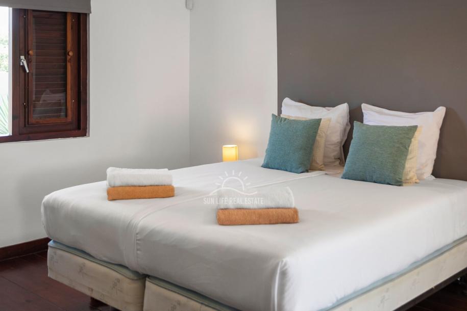 Stunning Villa with Modern Comfort and Natural Charm in Vista Royal-9