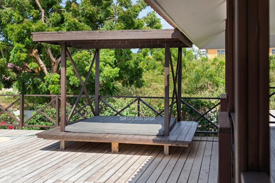 Stunning Villa with Modern Comfort and Natural Charm in Vista Royal-8