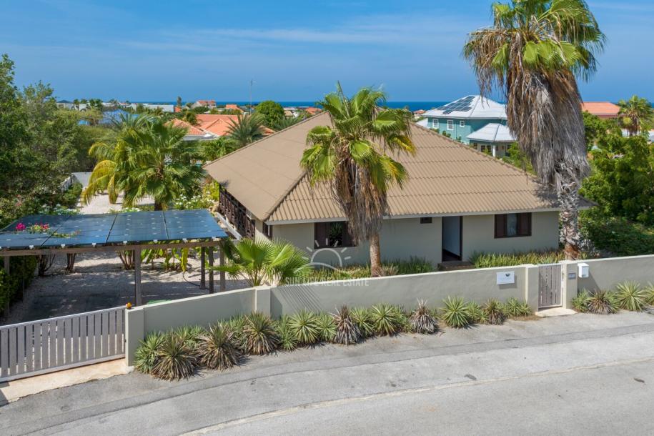 Stunning Villa with Modern Comfort and Natural Charm in Vista Royal-7