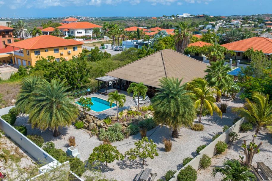 Stunning Villa with Modern Comfort and Natural Charm in Vista Royal-5