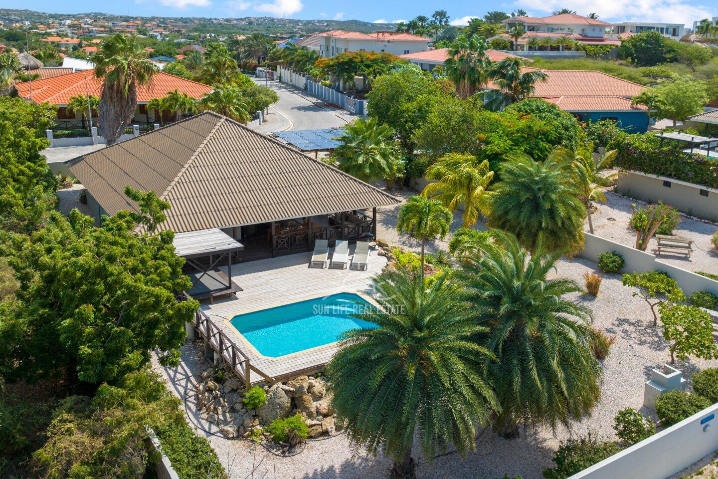 Stunning Villa with Modern Comfort and Natural Charm in Vista Royal