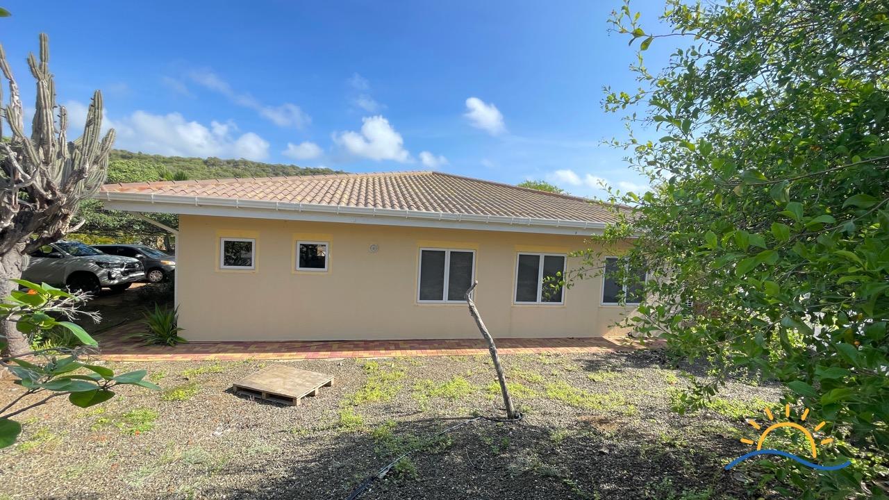 Seize the Opportunity to Invest in Your Dream Villa at the Beautiful Villapark Fontein Resort in Curacao