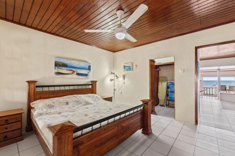 Oceanfront house for sale in Westpunt