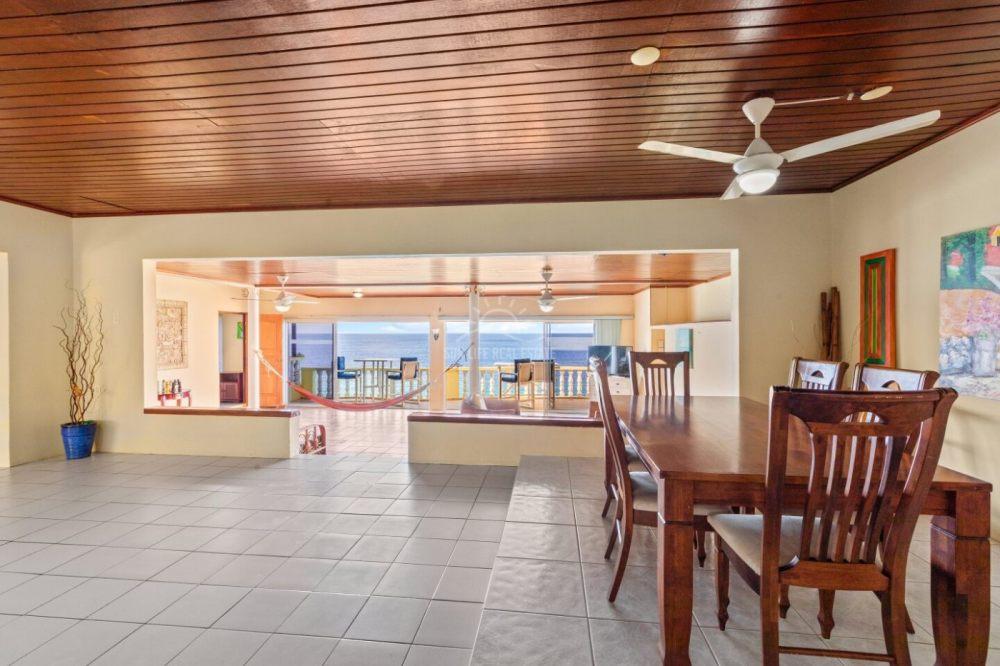 Oceanfront house for sale in Westpunt