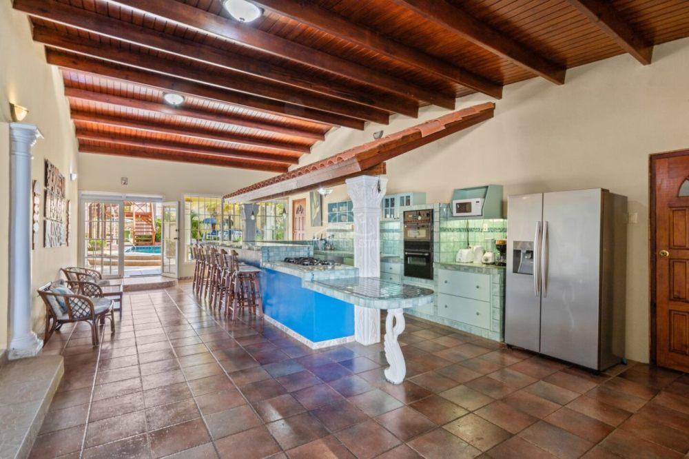 Oceanfront house for sale in Westpunt