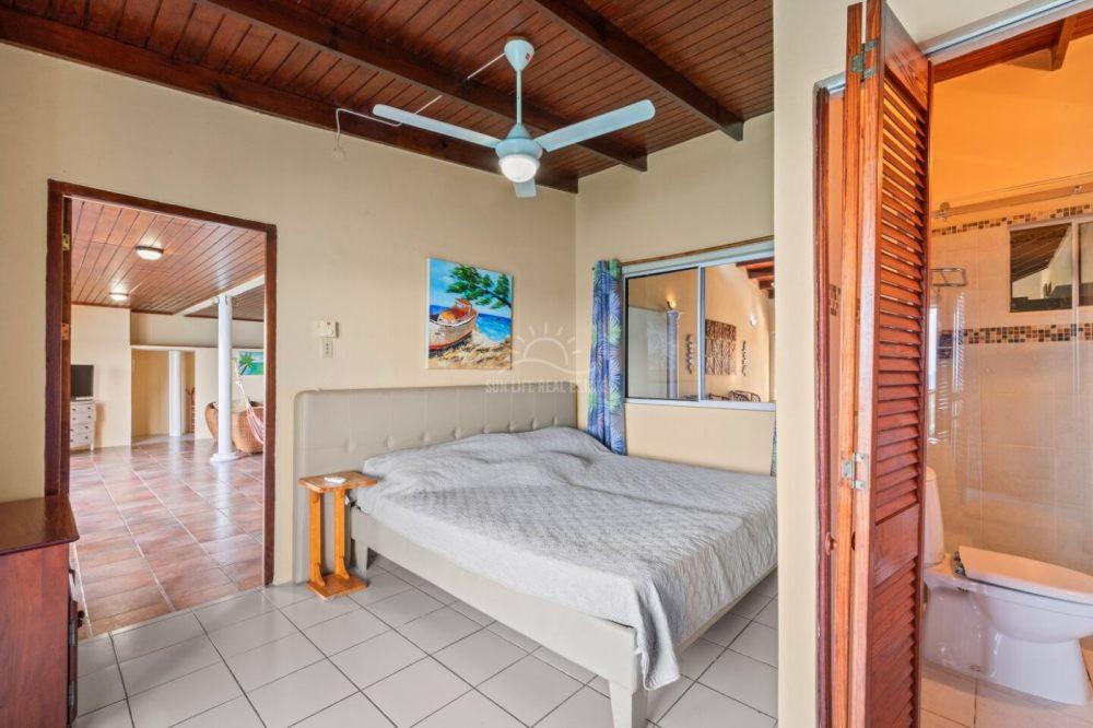 Oceanfront house for sale in Westpunt