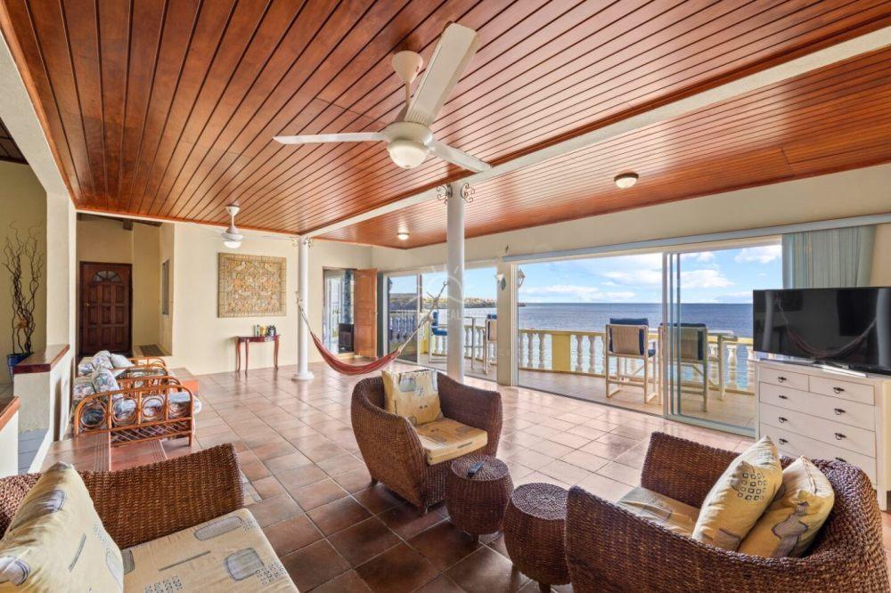 Oceanfront house for sale in Westpunt