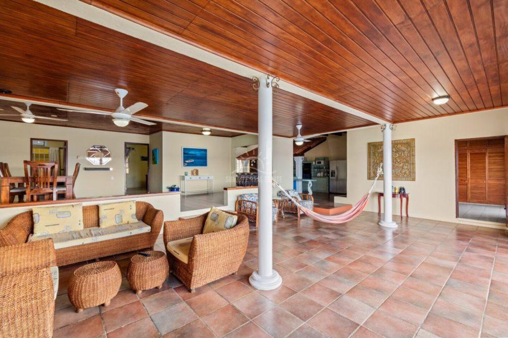 Oceanfront house for sale in Westpunt