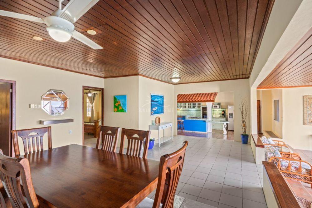 Oceanfront house for sale in Westpunt