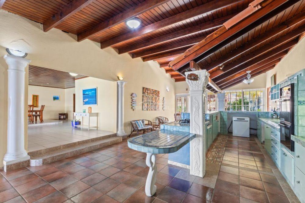 Oceanfront house for sale in Westpunt