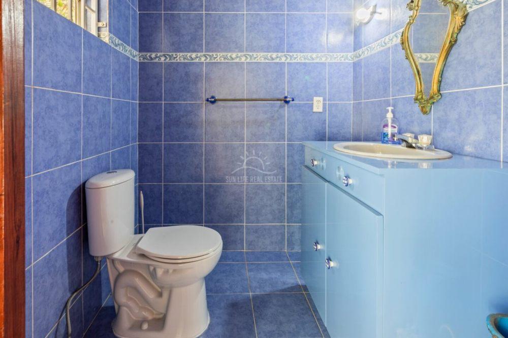 Oceanfront house for sale in Westpunt