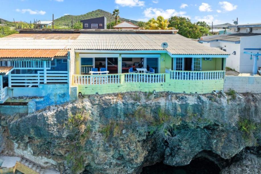 Oceanfront house for sale in Westpunt-37