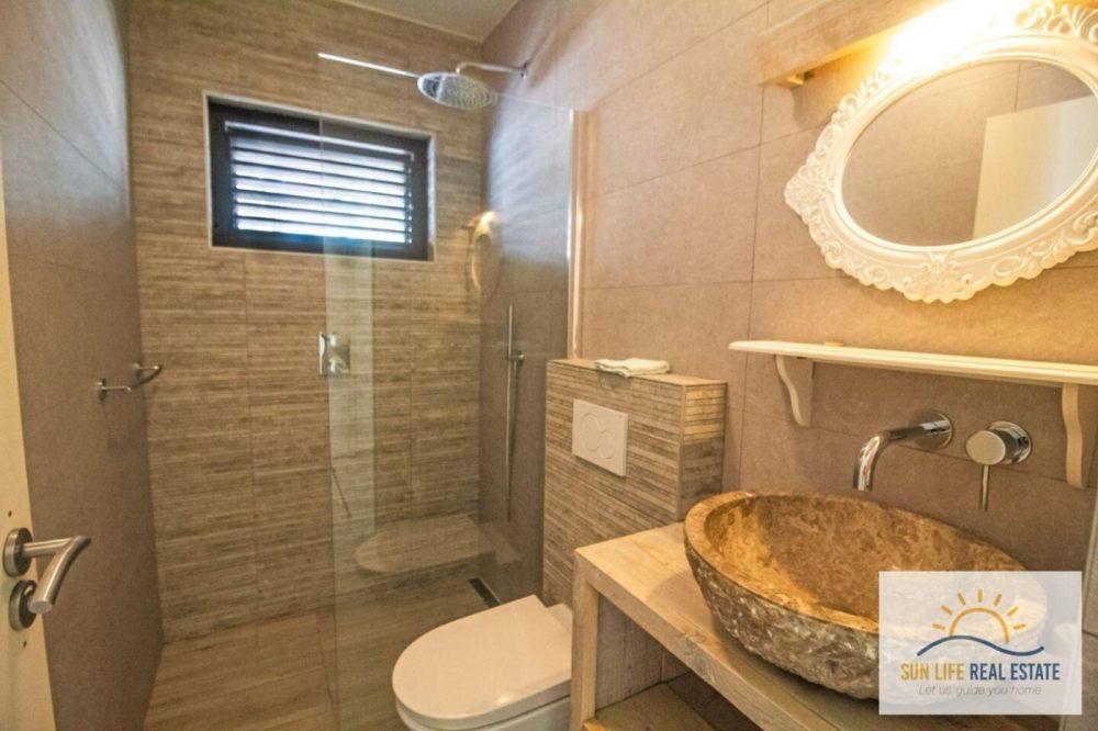 House For Rent With Hilltop View in Vista Montana