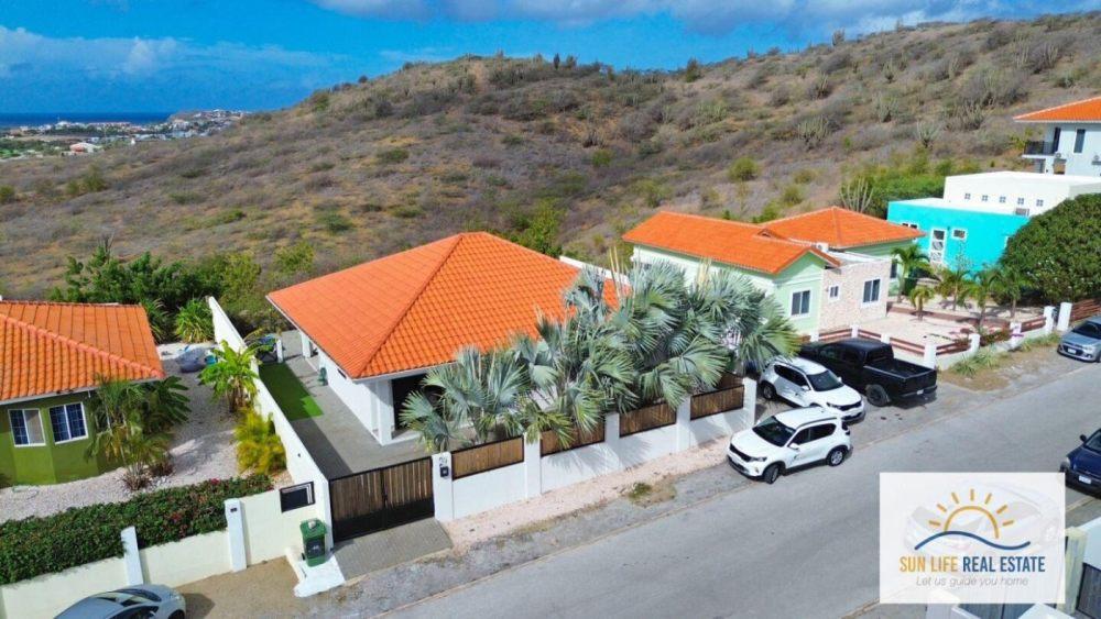 House For Rent With Hilltop View in Vista Montana