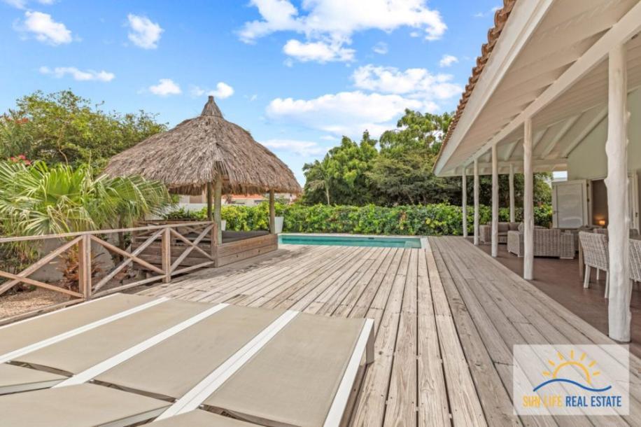 Tropical Villa For Sale in Vista Royal-20