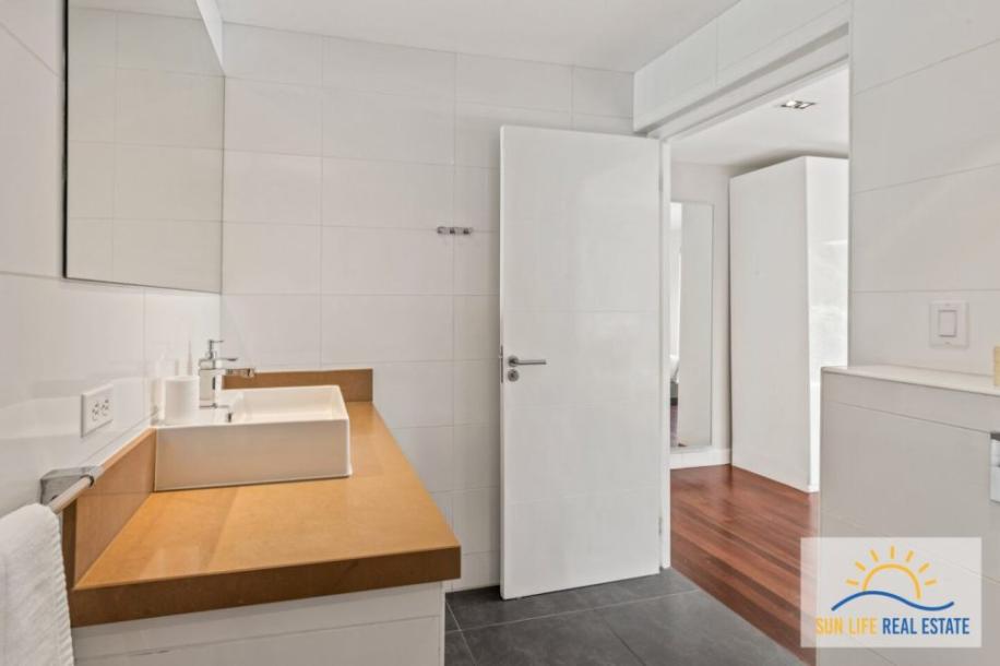 Tropical Villa For Sale in Vista Royal-4