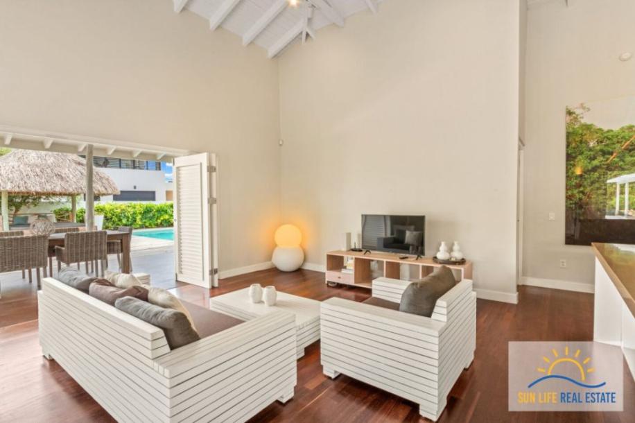 Tropical Villa For Sale in Vista Royal-13